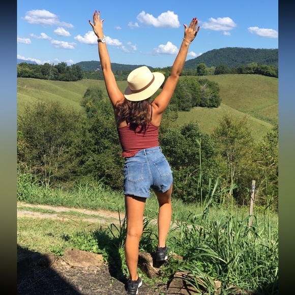 Meet your Posher, Laura - Picture 4 of 4